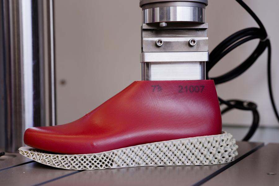 3D打印机 New model predicts how shoe properties affect a runner’s performance | MIT News | Massachusetts Institute of Technology